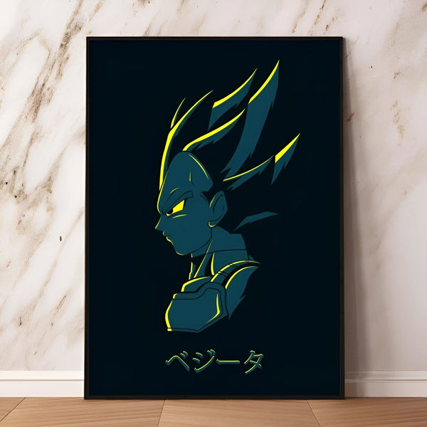 L'image est une illustration de Vegeta, un personnage de la série animée Dragon Ball Z. Il est représenté de profil, avec les cheveux hérissés et le regard déterminé. Il porte une armure de combat bleue et jaune. Le fond est noir. Le texte "ベジータ" (Vegeta) est écrit en japonais en bas de l'image.,PO-6958819985