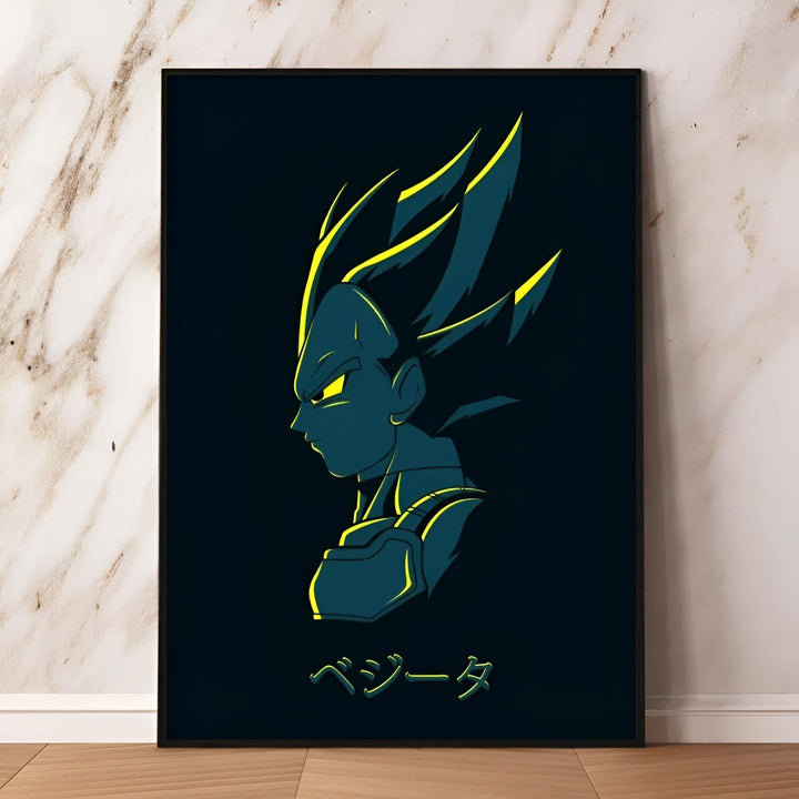 L'image est une illustration de Vegeta, un personnage de la série animée Dragon Ball Z. Il est représenté de profil, avec les cheveux hérissés et le regard déterminé. Il porte une armure de combat bleue et jaune. Le fond est noir. Le texte "ベジータ" (Vegeta) est écrit en japonais en bas de l'image.,PO-6958819985