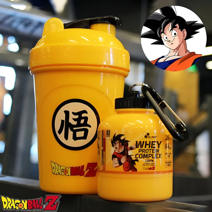 L'image montre un shaker jaune avec le logo de Dragon Ball Z et un petit pot jaune avec de la poudre de protéine.,PO-0629698368