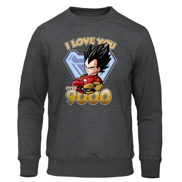 
L'image représente un sweat-shirt gris avec un imprimé d'un personnage de dessin animé. Le personnage est Vegeta, un personnage de la série Dragon Ball Z. Il est représenté avec une armure dorée et un regard déterminé. Le texte sur le sweat-shirt dit "I love you over 9000", qui est une référence à une réplique célèbre de la série.