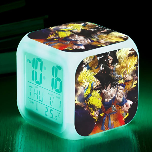 L'image montre un réveil numérique avec une image de Son Goku, un personnage de la série animée Dragon Ball Z. Le réveil est de couleur verte et possède un écran LED qui affiche l'heure, la date et la température.,RS-053304104X