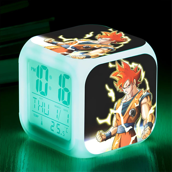 L'image montre un réveil numérique avec une lumière verte. Le réveil est décoré avec une image de Son Goku, un personnage de la série animée Dragon Ball Z.,RS-6975925941