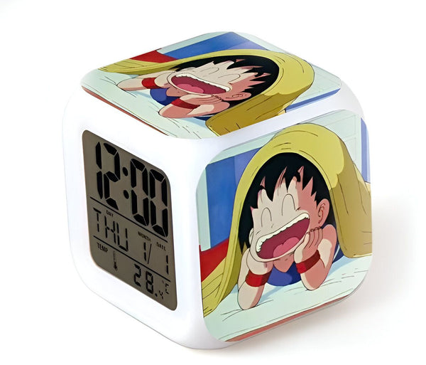 Une horloge numérique blanche avec une image de Son Goku, un personnage de Dragon Ball Z.,RS-6191739516