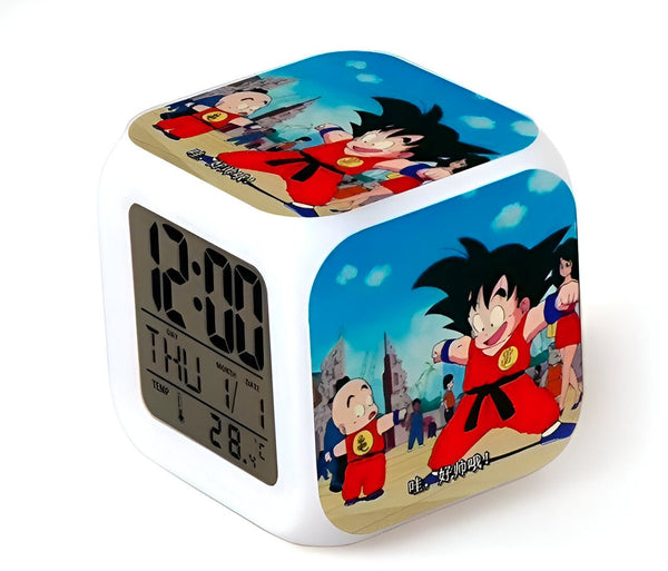 Une horloge numérique blanche avec une image de Son Goku et Krilin dessus.,RS-3880497613