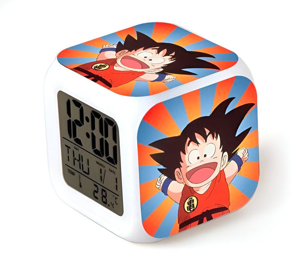 Une horloge numérique blanche avec une image de Son Goku, un personnage de Dragon Ball Z. L'horloge affiche l'heure, la date et la température.,RS-8760739967