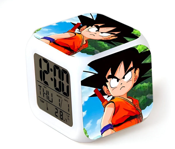 Une horloge numérique blanche avec une image de Son Goku, un personnage de Dragon Ball Z.,RS-0861539451