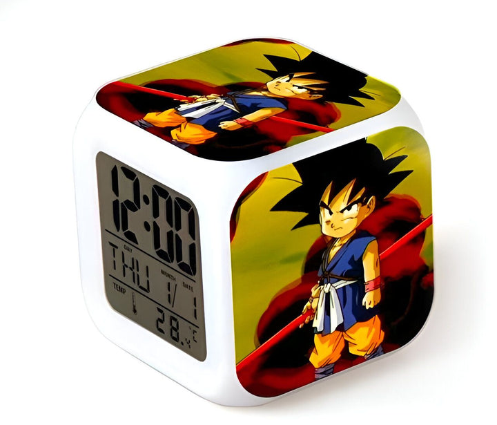 Une horloge numérique blanche avec une image de Son Goku, un personnage de Dragon Ball Z. L'horloge affiche l'heure, la date et la température.,RS-6996554233