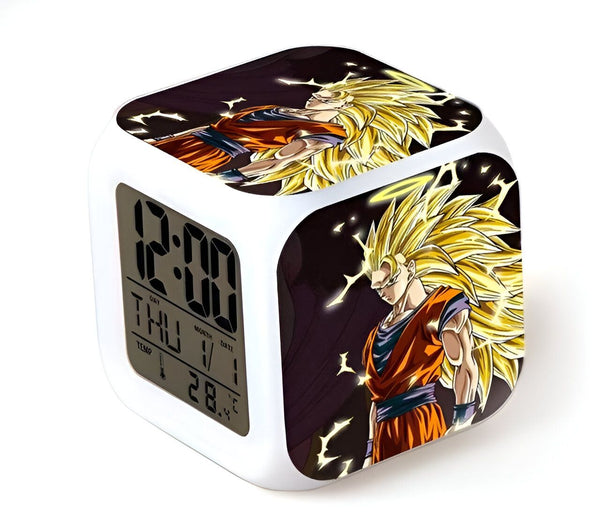 Une horloge numérique blanche avec une image de Son Goku, un personnage de Dragon Ball Z.,RS-2614453331