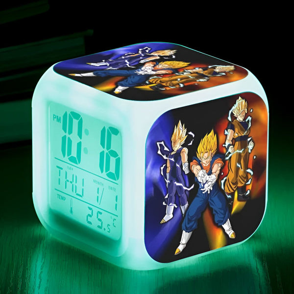 Une horloge numérique verte avec une image de Son Goku, Vegeta et Trunks dessus.,RS-1354048520