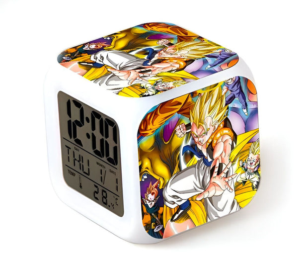 Une horloge numérique blanche avec une image de Son Goku, un personnage de Dragon Ball Z.,RS-4095839112