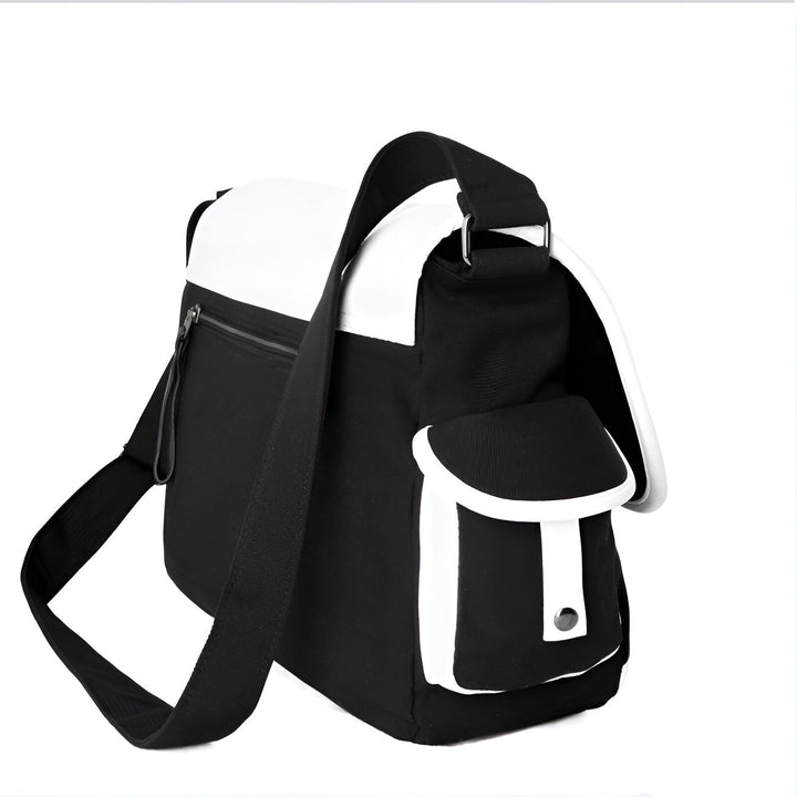 Un sac à bandoulière noir et blanc avec une poche à rabat sur le devant. Le sac est fait de toile et a une longue bandoulière réglable.,SA-9348300911,SA-0048979988