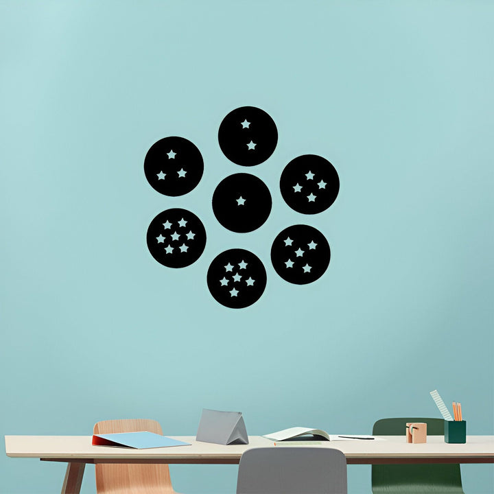 L'image représente sept boules de cristal noires avec des étoiles blanches à l'intérieur. Les boules sont disposées en cercle sur un mur bleu clair.,ST-8044745785,ST-4808956071,ST-024978565X,ST-6806414893,ST-9962764548,ST-7153332553