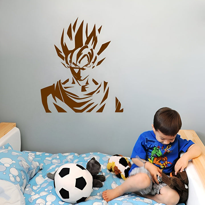L'image représente un sticker mural marron à l'effigie de Son Goku, un personnage de la série animée japonaise Dragon Ball Z. Il est représenté de face, avec ses cheveux hérissés et sa combinaison orange.,ST-3970137675,ST-1366692683,ST-967090532X
