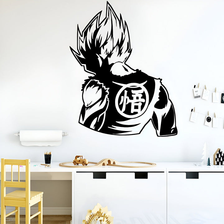 L'image représente un personnage de dessin animé en noir et blanc. Il est vu de dos et porte une sorte de combinaison. On peut lire le symbole "Goku" sur son dos.,ST-7307897822,ST-2123464120,ST-7606651434