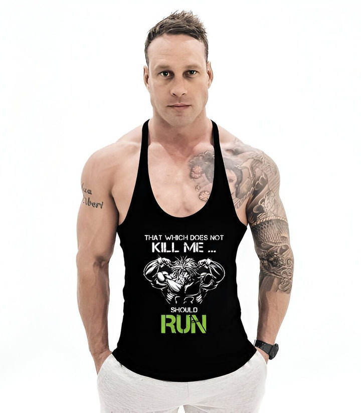 L'image montre un homme portant un débardeur noir avec un texte en anglais "That which does not kill me should run".,ST-3221029853,ST-146343247X,ST-3491387264