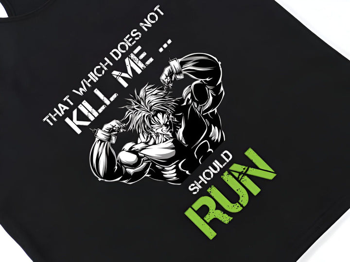 L'image représente un homme musclé avec les cheveux jaunes qui porte un débardeur noir. Il a les bras croisés sur la poitrine et le regard déterminé. Le texte sur l'image dit "That which does not kill me should run".,ST-3221029853,ST-146343247X,ST-3491387264