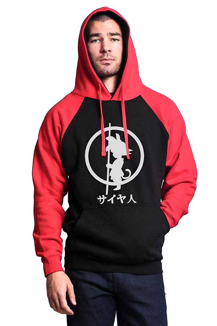 Un homme porte un sweat à capuche noir et rouge. Le sweat à capuche a une image de Son Goku, un personnage de la série animée Dragon Ball Z.,SW-5181713912,SW-6679067081,SW-3450022873,SW-6866141869,SW-9577419593,SW-228553759X,SW-3122857391,SW-946280480X,SW-3122717352,SW-3345006227,SW-6754546069,SW-1111718229,SW-3306937320,SW-9643635325,SW-3886096386