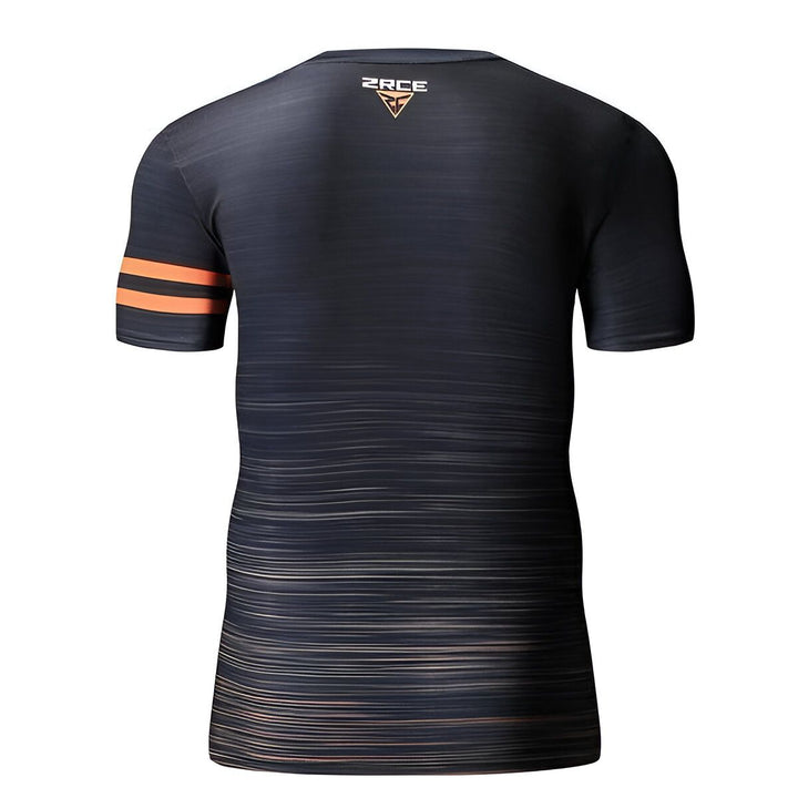 Une image d'un t-shirt de sport noir avec des rayures orange sur les manches. Le t-shirt est moulant et a une coupe athlétique. Il est parfait pour les activités sportives.,T--8093811176,T--1737048299,T--4394894409,T--8735193697,T--2484757018