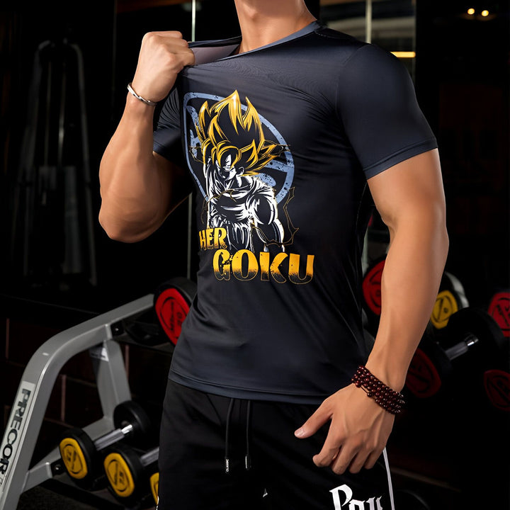 L'image montre un homme portant un t-shirt noir avec un imprimé de Son Goku, un personnage de la série animée japonaise Dragon Ball Z. Le t-shirt est moulant et met en valeur les muscles de l'homme. L'homme est dans une salle de sport et est entouré d'appareils de musculation.,T--6385992314,T--5409012429,T--8941100372,T--2449858466,T--4258436259