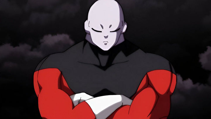 L'image représente un personnage de la série Dragon Ball Super, Jiren. Il est chauve et a la peau violette. Il porte une combinaison de combat rouge et noire. Il est debout, les bras croisés, et regarde vers la droite.,T--4092782675,T--4721241259,T--1923937332,T--3920757491,T--614949893X,T--2402301740,T--5706537380