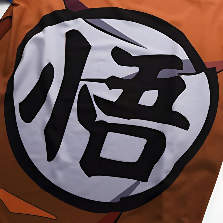 Le symbole de Goku, le protagoniste de la série animée japonaise Dragon Ball Z, est représenté sur un t-shirt orange.,T--7663222652,T--5989670826,T--9442091786,T--8470437577,T--7431847505,T--4599751499,T--9963113028,T--6402756075