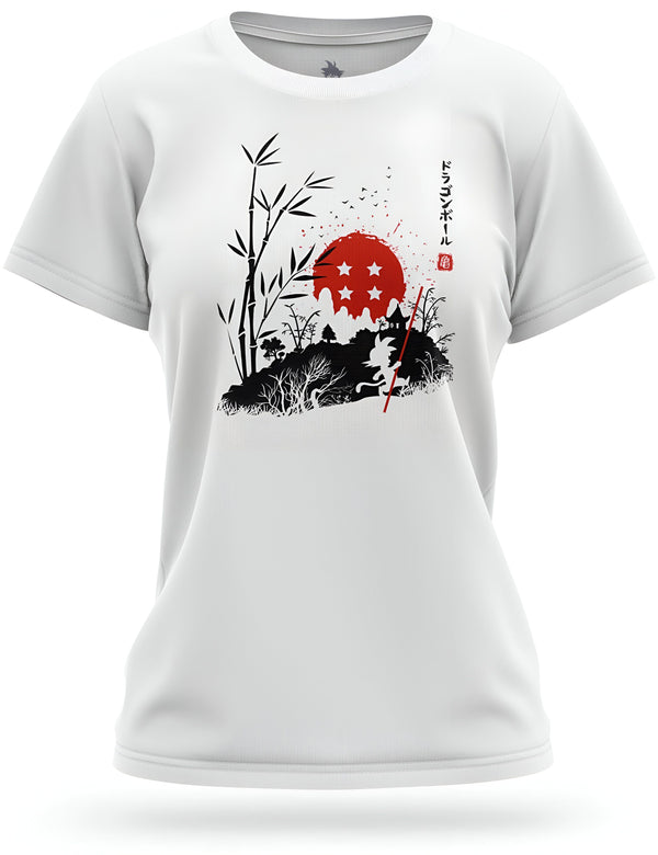 Une image en noir et blanc d'un personnage de Dragon Ball Z, Son Goku, marchant dans une forêt de bambous. Le soleil se couche derrière lui et des oiseaux volent dans le ciel. Le texte en japonais signifie "Dragon Ball".,T--9643955214,T--6059222706,T--2051156492,T--9403924489,T--443257433X,T--7746247474,T--6791646128