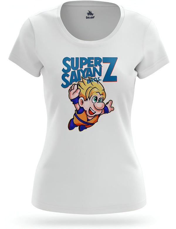 Une image d'un t-shirt blanc pour femme avec un personnage de dessin animé dessus. Le personnage est un jeune garçon aux cheveux jaunes et aux yeux bleus. Il porte une combinaison orange et bleue et une cape rouge. Il est en train de voler dans les airs. Le texte sur le t-shirt dit "Super Saiyan Bros.".,T--7369319156,T--2296692702,T--1722693231