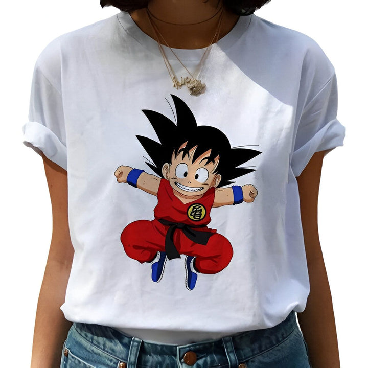 Une image de Son Goku, un personnage de la série animée Dragon Ball Z. Il est représenté en train de sauter et porte une combinaison orange et bleue.,T--3809435368,T--7750328041,T--1477108130,T--585183739X,T--5068534870