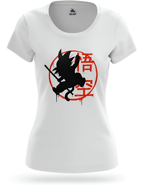Une image de Son Goku, un personnage de la série animée Dragon Ball Z. Il est représenté en noir et blanc, en train de voler et de tenir un bâton. Le kanji "Goku" est écrit en rouge dans un cercle rouge.,T--9023442938,T--5722573248,T--3050249862