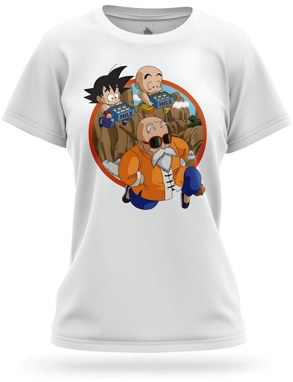 L'image représente un t-shirt blanc avec une illustration de Goku, Krillin et Tortue Géniale. Goku et Krillin portent des cartons de lait sur leur dos et Tortue Géniale les suit en courant.,T--2974357148,T--1409361322,T--1862478295,T--2596061260,T--7875617898,T--9922275104