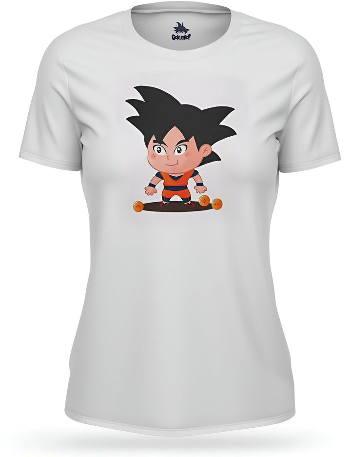 Une image de Son Goku, un personnage de la série animée Dragon Ball Z. Il est représenté en train de faire de la planche à roulettes sur un hoverboard. Il porte une combinaison orange et bleue et a les cheveux noirs hérissés. Il y a trois boules de cristal sur le sol à côté de lui.,T--2911770978,T--3935170033,T--0623015536,T--9946630443,T--3572203708