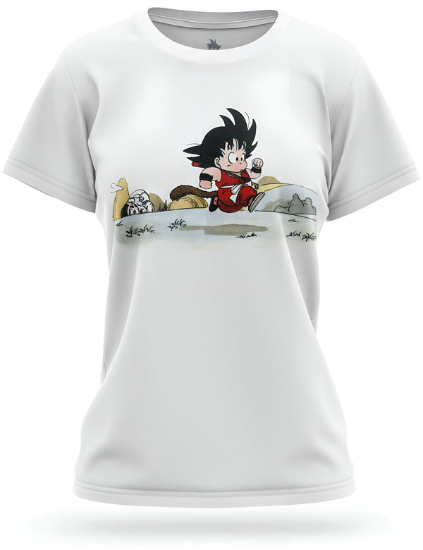 Une image de Son Goku, un personnage de la série animée Dragon Ball Z, en train de courir. Il est vêtu d'un t-shirt orange et d'un pantalon bleu. Il a les cheveux noirs et les yeux bleus. Il est en train de courir sur une route. Il est entouré d'arbres et de montagnes. Le ciel est bleu et il y a des nuages blancs.,T--9040335885,T--5853873059,T--8451299350,T--6012787642,T--8404067600,T--8653936777