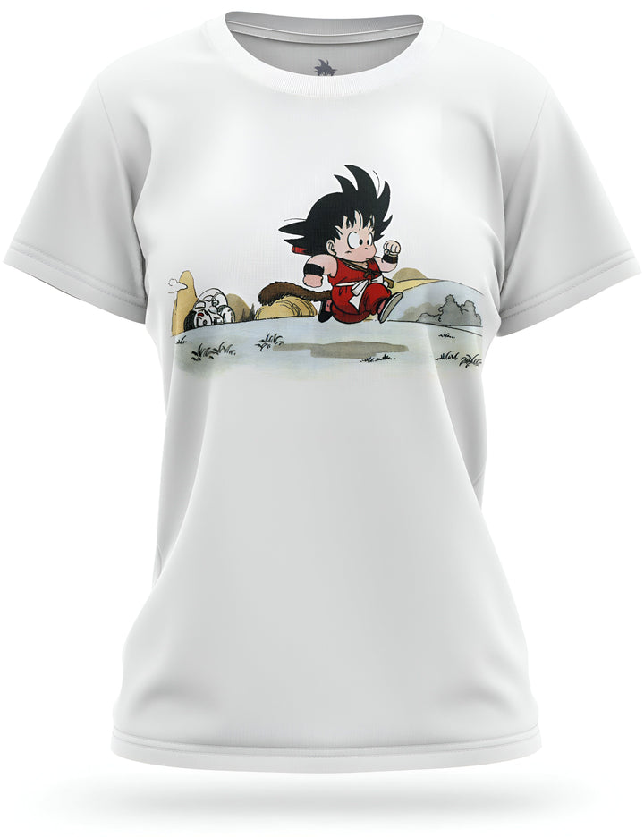 Une image de Son Goku, un personnage de la série animée Dragon Ball Z, en train de courir. Il est vêtu d'un t-shirt orange et d'un pantalon bleu. Il a les cheveux noirs et les yeux bleus. Il est en train de courir sur une route. Il est entouré d'arbres et de montagnes. Le ciel est bleu et il y a des nuages blancs.,T--9040335885,T--5853873059,T--8451299350,T--6012787642,T--8404067600,T--8653936777