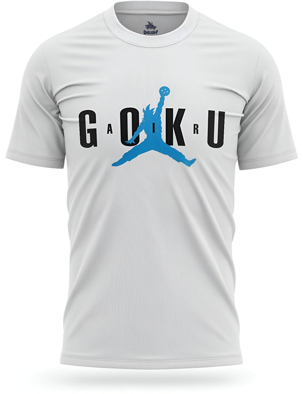 Le t-shirt blanc présente un design inspiré du logo Air Jordan, avec le nom "Goku" écrit en lettres bleues. Le personnage de Goku de la série animée Dragon Ball Z est représenté en train de dunker une boule d'énergie bleue.,T--4627212712,T--1761885588,T--0126153140,T--4620914703,T--3458195602,T--2236128649,T--3688192834