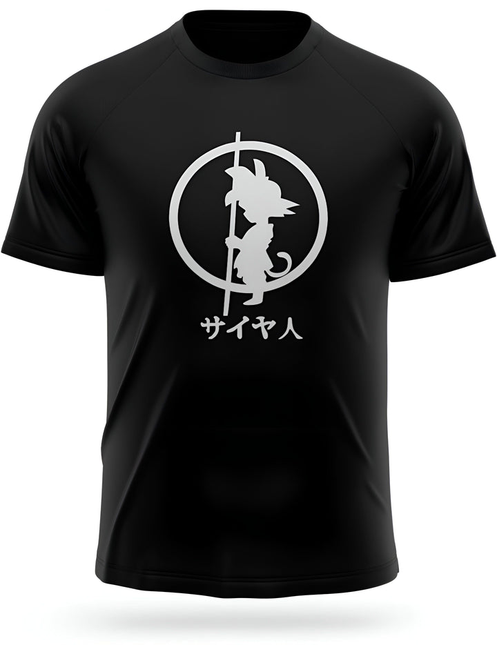 Une image d'un t-shirt noir avec un logo de Dragon Ball Z. Le logo est un cercle avec le personnage de Son Goku, et le texte "Saiyan" en japonais.,T--2530944040,T--2506546448,T--5876064467,T--0249724189,T--2944020072,T--7702853956,T--5683908892,T--7513540756,T--896111204X,T--1030555885,T--6455728041,T--9465425257,T--4520007208,T--3998241388,T--4384792204,T--5944410353,T--4801734189,T--5911135574