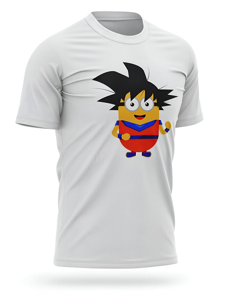 Une image d'un t-shirt blanc avec un personnage de dessin animé dessus. Le personnage est un petit minion jaune avec les cheveux noirs et les vêtements de Son Goku, un personnage de la série animée Dragon Ball Z.,T--234163057X,T--5961184900,T--7165243240,T--4264672805,T--4447809494,T--1869761006