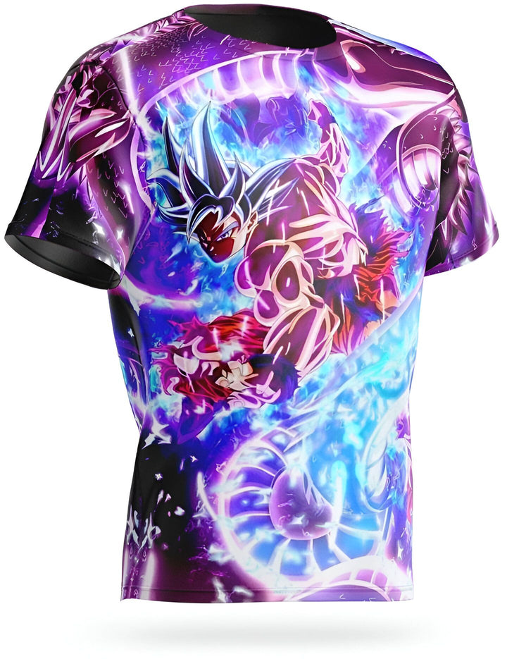 Le t-shirt représente Son Goku, un personnage de la série animée Dragon Ball Z. Il est vêtu de sa combinaison de combat bleue et orange et est en train de se battre contre un adversaire. L'arrière-plan est violet et bleu avec des éclairs.,T--5666771132,T--0955531586,T--4204250882,T--717636947X,T--8547823107,T--4916974972,T--1260814041,T--0680482164