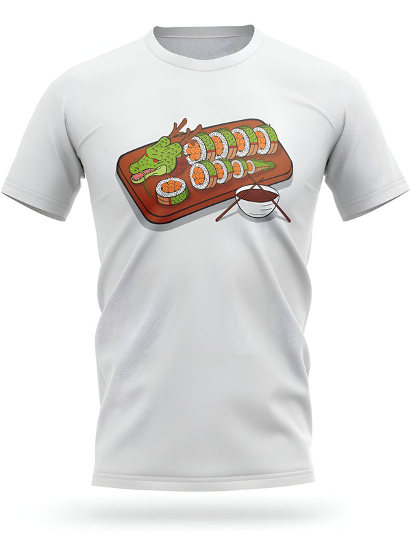 Un t-shirt blanc avec un dessin d'un dragon vert enroulé autour d'un plateau de sushi. Le dragon a la bouche ouverte et semble prêt à manger les sushis. Il y a aussi une paire de baguettes et un bol de sauce soja sur le plateau.,T--3482412731,T--5075701361,T--6743149667,T--7151165498,T--3175254543,T--0259307467