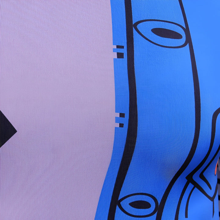Le haut est bleu et gris avec des motifs géométriques.,T--0286873532,T--8586344915,T--1131548078,T--3760793258,T--7543989247,T--3629055621,T--5535393215
