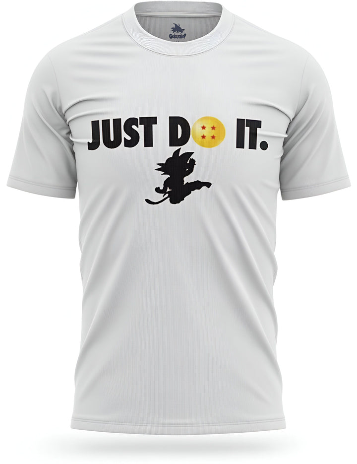 Le t-shirt blanc affiche le logo Nike "Just Do It" avec une image de Son Goku, un personnage de la série animée japonaise Dragon Ball Z.,T--1794567844,T--3264487012,T--7328079487,T--711947698X,T--3266053095,T--9532831126