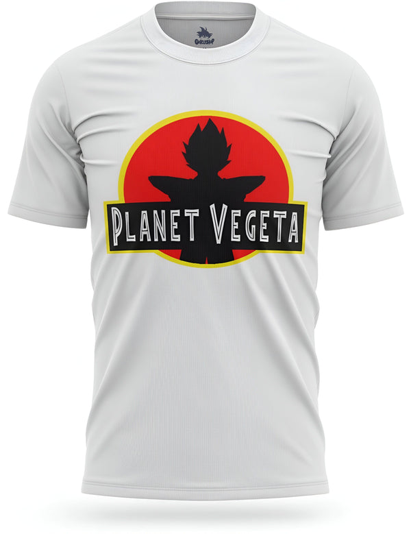 Le t-shirt blanc représente le logo de Jurassic Park avec le texte "Planet Vegeta" écrit en dessous. Au-dessus du texte, on peut voir la silhouette noire de Vegeta, un personnage de la série animée Dragon Ball Z.,T--6648990449,T--0460487574,T--1829258591,T--8845264998,T--8373838295,T--7138178425