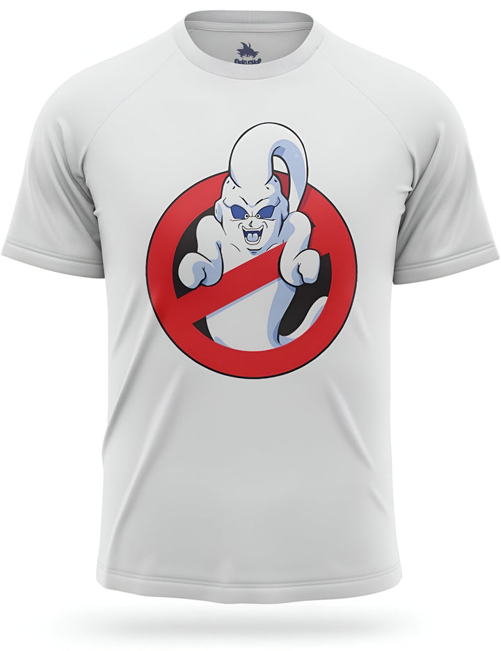 Le t-shirt blanc présente un personnage de dessin animé, Boo, de la série Dragon Ball Z. Boo est un génie maléfique qui a été enfermé dans une boule de cristal par le Tout-Puissant. Il a été libéré par Babidi, un sorcier maléfique, et a commencé à semer le chaos dans le monde. Boo est un être très puissant et il est capable de détruire des planètes entières. Il est également très intelligent et il est capable de manipuler les gens. Boo est un personnage très dangereux et il est l'un
