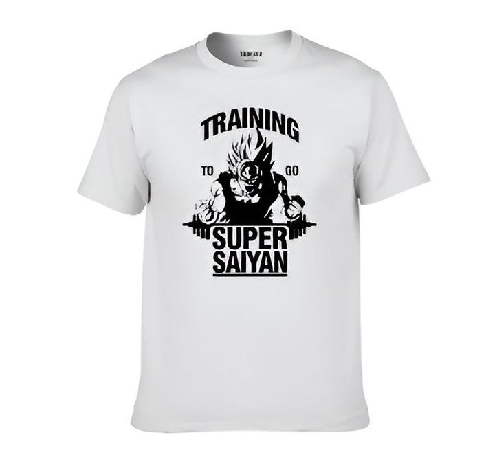 Le t-shirt blanc représente Son Goku, un personnage de la série animée Dragon Ball Z. Il est en train de s'entraîner avec des haltères. Le texte sur le t-shirt dit "Training to go Super Saiyan".,T--6519142379,T--2357242361,T--9781434198,T--1664385916,T--8364730983,T--2786075289,T--9763483344,T--1013670086,T--3930060477,T--7732752996