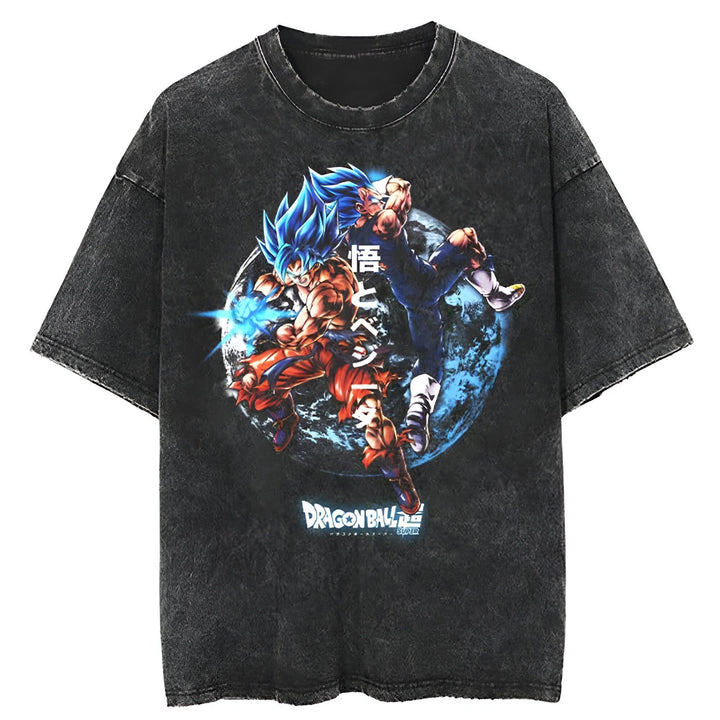 Le t-shirt représente Son Goku et Vegeta, deux personnages de la série animée Dragon Ball Super. Ils sont en train de se battre sur une planète. Le t-shirt est noir et l'image est en couleur.,T--8467915455,T--6457458793,T--5789747477,T--7240557782,T--1739796292,T--0845393138