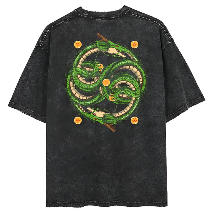 Le dos d'un t-shirt noir avec un motif de Shenron, le dragon sacré de la série Dragon Ball Z. Shenron est représenté enroulé autour d'une sphère contenant les sept boules de cristal.,T--2873553855,T--5600654235,T--9548785412,T--3418699685,T--5927525067,T--6177110738