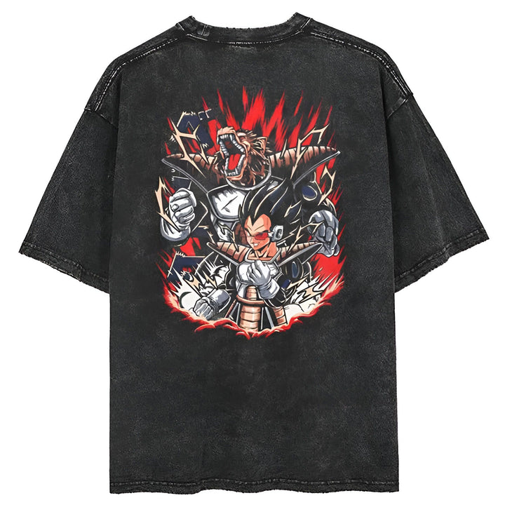 Le dos d'un t-shirt noir avec une image de Vegeta et Goku, deux personnages de la série animée Dragon Ball Z. Vegeta est un prince Saiyan et Goku est un Saiyan élevé sur Terre. Les deux personnages sont représentés en train de se battre, avec Vegeta lançant une attaque énergétique et Goku se préparant à se défendre.,T--3265072053,T--4023930571,T--2197461958,T--2813152048,T--0275167232,T--3996247281