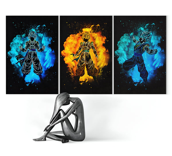 L'image représente un triptyque de toiles représentant les personnages de la série animée Dragon Ball Z. Le premier panneau représente Goku, le protagoniste de la série, dans sa forme Super Saiyan 3. Il est entouré d'une aura bleue et jaune et est en position de combat. Le deuxième panneau représente Vegeta, le rival de Goku, dans sa forme Super Saiyan 4. Il est entouré d'une aura jaune et est également en position de combat. Le troisième panneau représente Broly, un puissant guerrier Saiyan,