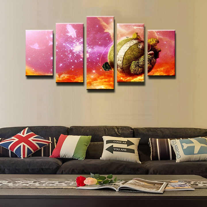 Une fresque en cinq parties représentant la planète Namek de la série Dragon Ball Z. On y voit le village de Namek, ainsi que les montagnes et les forêts qui l'entourent. Le ciel est rose et orange, et l'on peut apercevoir des étoiles et des nuages.,TA-7724828822,TA-5959362899,TA-1876064358,TA-4503602004,TA-1311192093,TA-0324250673,TA-8206326340,TA-4223391550
