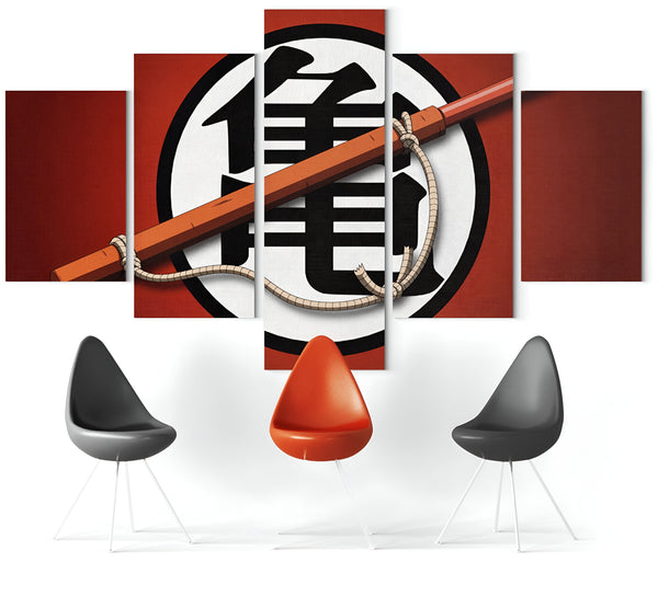 Une image de cinq panneaux représentant le symbole de Goku dans la série Dragon Ball Z. Le symbole est rouge et orange, et il est entouré d'un cercle bleu. Il y a deux chaises noires et une chaise rouge devant l'image.,TA-316770084X,TA-1962769445,TA-2811565728,TA-9736808378,TA-4113339031,TA-7267124062,TA-6732263706,TA-8320715296