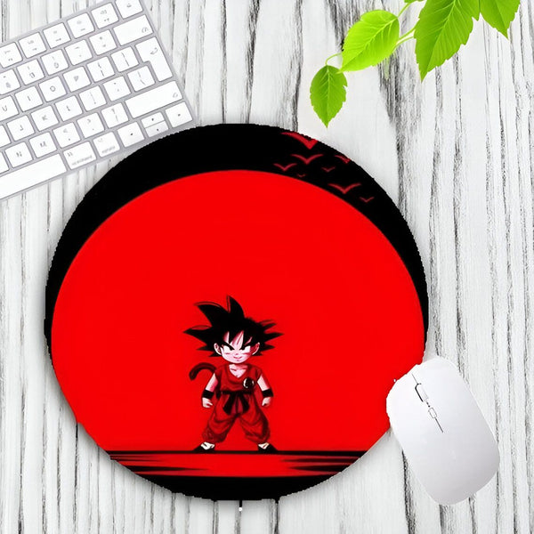 tapis de souris rond avec un personnage de dessin animé japonais, Son Goku, debout devant un soleil rouge.,TA-0942694465